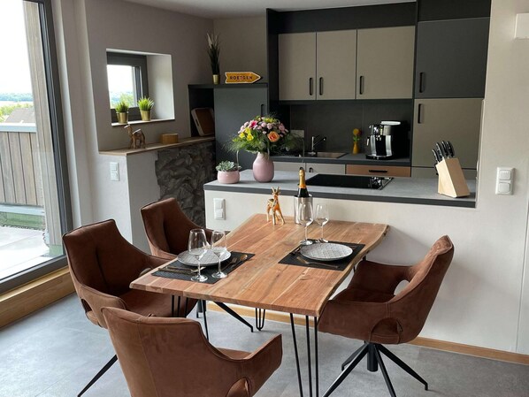 Comfort-Apartment, 2 Schlafzimmer | Eigene Küche | Kühlschrank, Mikrowelle, Ofen, Geschirrspüler