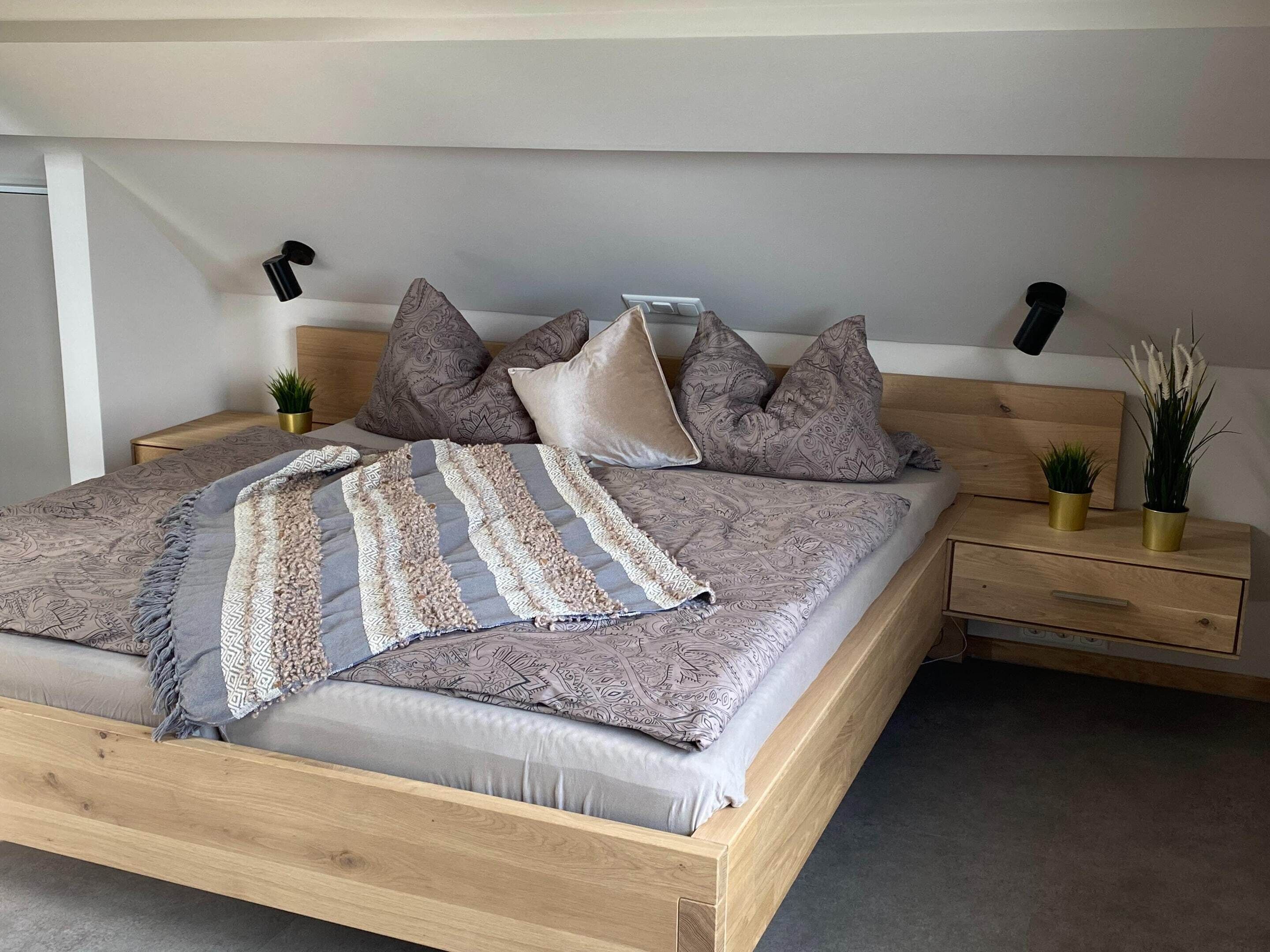 2 chambres, ameublement unique, literie fournie