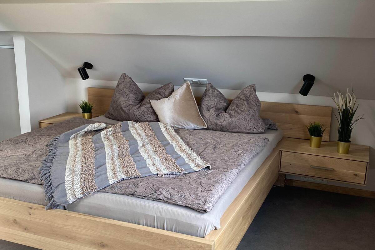 2 bedrooms, individually furnished, bed sheets