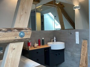 Comfort Apartment, 2 Bedrooms | Bathroom