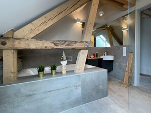 Bathtub