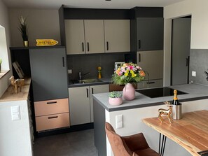 Classic-Apartment, 2 Schlafzimmer | Eigene Küche | Kühlschrank, Mikrowelle, Ofen, Geschirrspüler