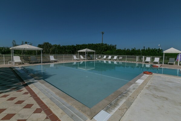 Indoor pool, outdoor pool - Appealing Apartment Just 7 km From the Beach (Grosseto)