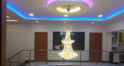 Spacious 4-bedroom 5 beds building with WiFi, AC in enjoyable Tiruchirappalli