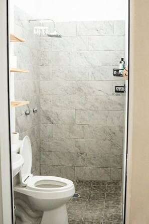 Savon, shampoing, papier toilette