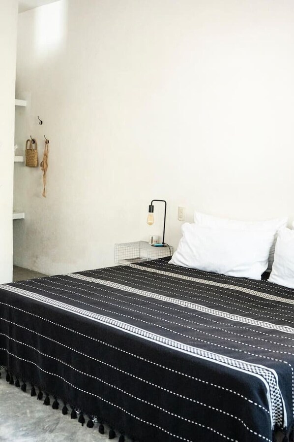 Desk, WiFi, bed sheets