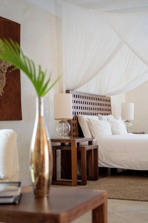 Hochwertige Bettwaren, Minibar, Zimmersafe, Schreibtisch