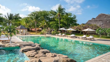 4 piscinas al aire libre