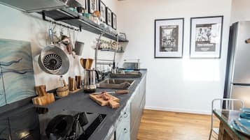 Apartamento, vista para a cidade | Cozinha privada | Chaleira elétrica, torradeira