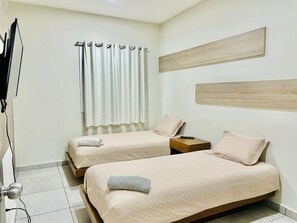 1 habitación, escritorio, tabla de planchar con plancha y wifi gratis 