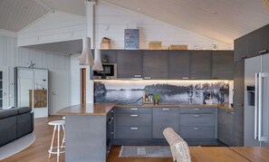 Private kitchen - Luxury villa by the sea, Kustavi (Varsinais-Suomi)
