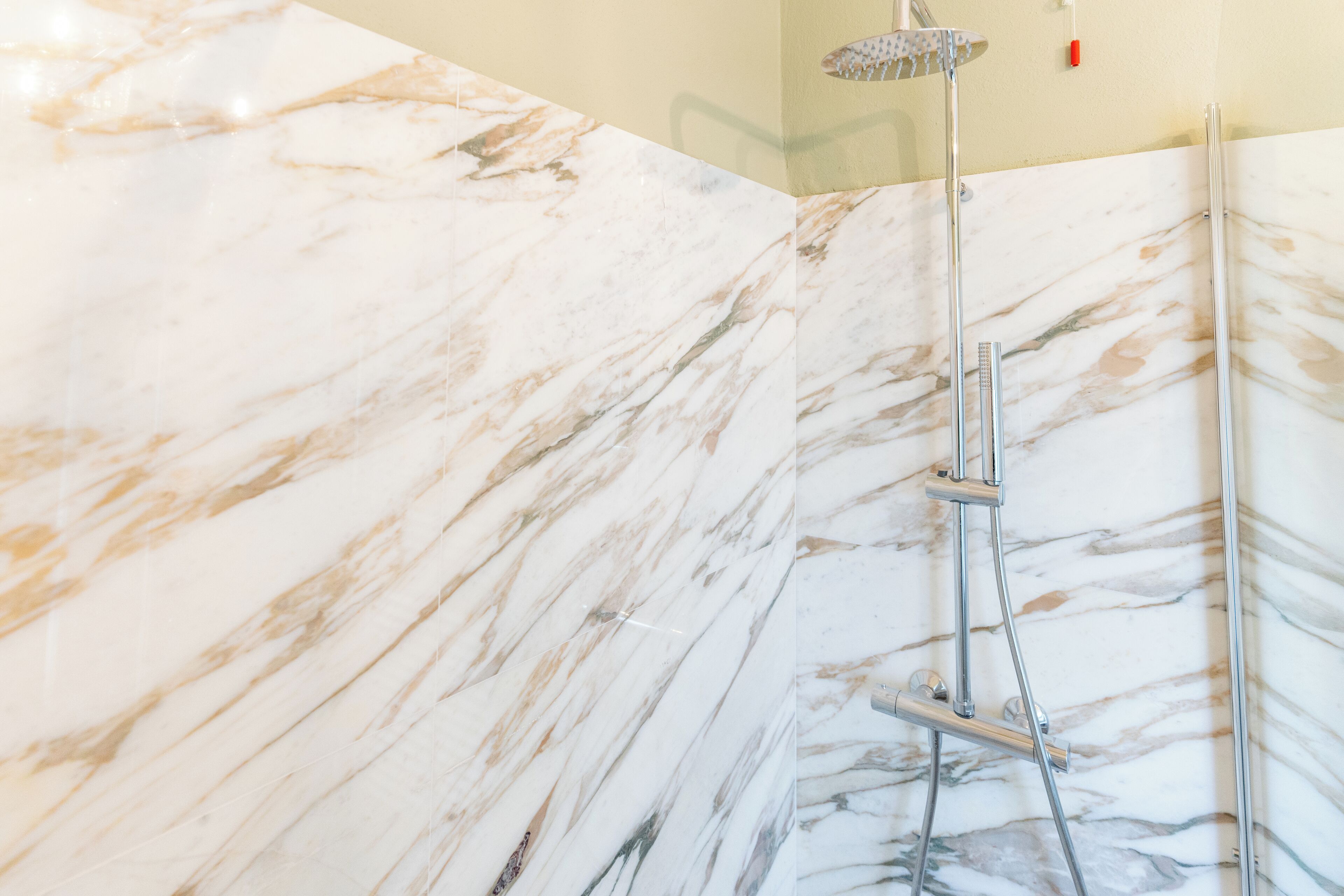 Superior-Suite, Bergblick | Badezimmer | Dusche, Haartrockner, Seife, Shampoo