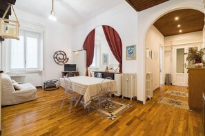 Dining - The magic of a cozy and elegant apartment (Milano)