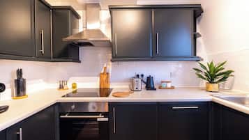 Apartment, 3 Bedrooms, Kitchen, City View | Private kitchen