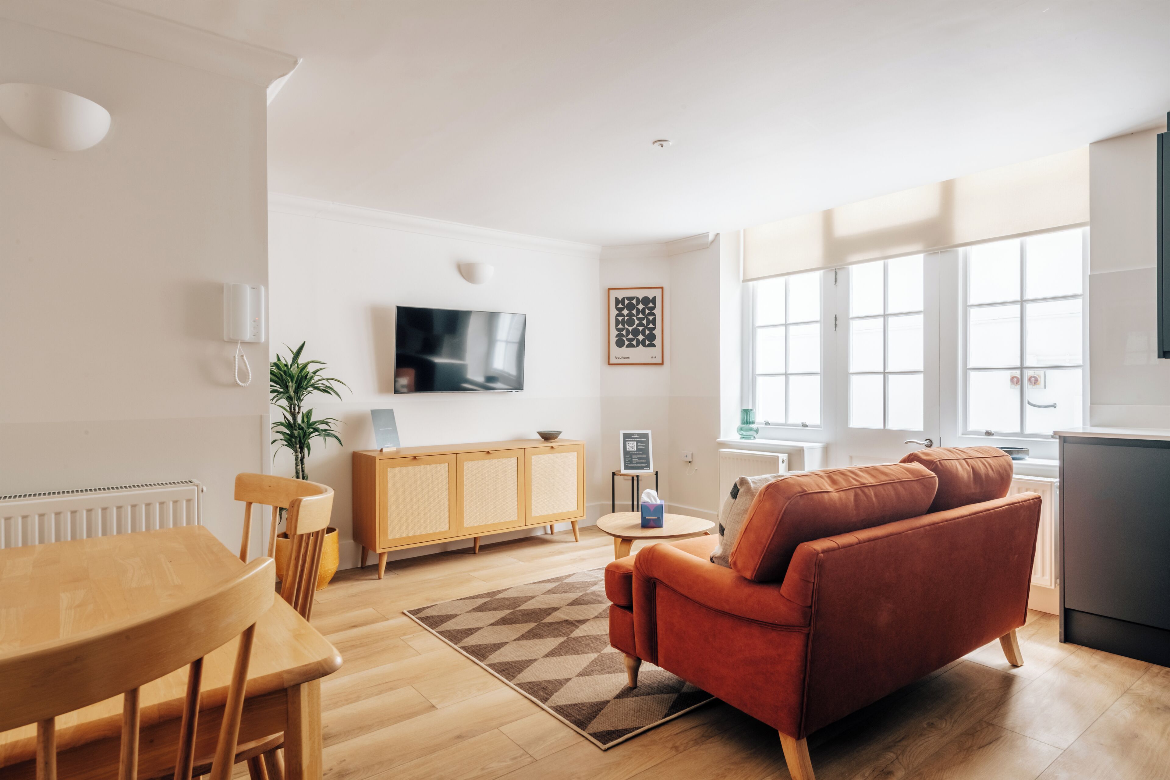 Departamento, 1 cama King size, cocina | Área de sala de estar | Smart TV de 43 pulgadas con canales digitales y Netflix 