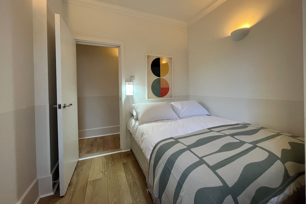 Apartment, 2 Bedrooms, Kitchen, City View | 1 bedroom, laptop workspace, iron/ironing board, free WiFi