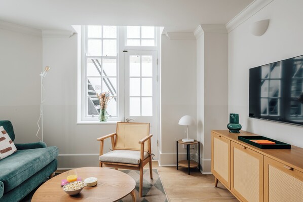 Economy Apartment, 2 Bedrooms, Kitchen | Living area | 43-inch Smart TV with digital channels, Netflix, streaming services