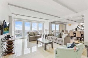 Smart TV, offices - Beachfront Condo, Pools, Hot Tubs & Ocean Views (South Padre Island)