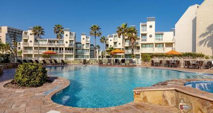 Panoramic Views, Pools and Private Beach Entry