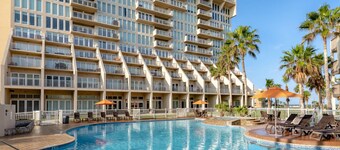 Panoramic Views, Pools and Private Beach Entry