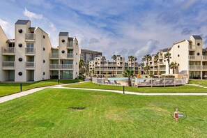 Exterior - Panoramic Views, Pools and Private Beach Entry (South Padre Island)