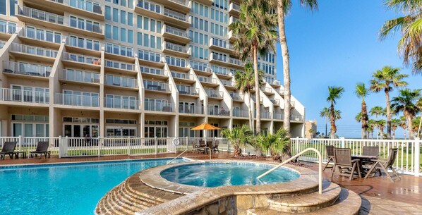 Outdoor pool - Panoramic Views, Pools and Private Beach Entry (South Padre Island)