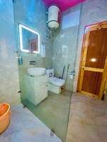 Habitación superior | Baño | Zapatillas