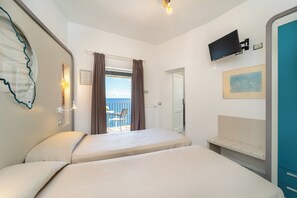 Minibar, soundproofing, free WiFi, bed sheets - Hotel Saraceno (Isola del Giglio)