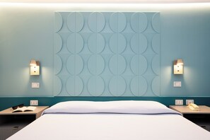 Kamer, 1 twee- of 2 eenpersoonsbedden, uitzicht op zee | Een minibar, geluiddichte muren, gratis wifi, beddengoed
