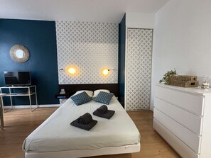 1 bedroom, WiFi, bed sheets
