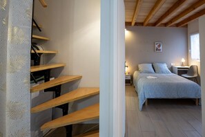 3 bedrooms, desk, iron/ironing board, WiFi