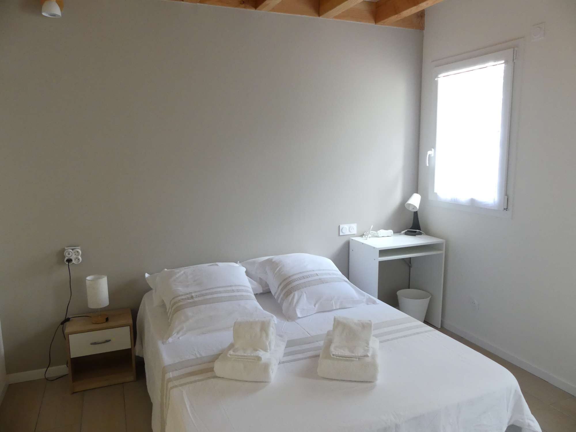 2 bedrooms, desk, iron/ironing board, WiFi