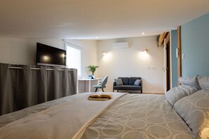 3 bedrooms, desk, iron/ironing board, WiFi