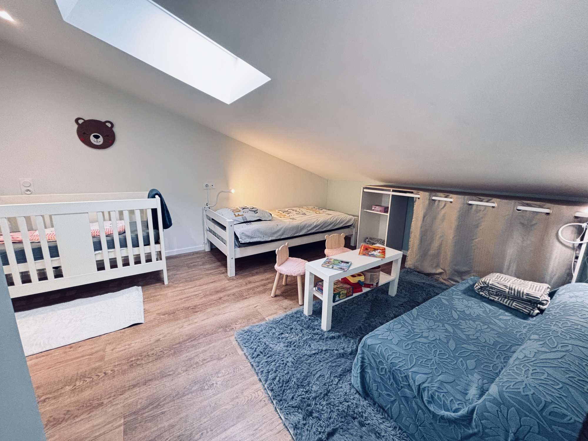 2 bedrooms, desk, iron/ironing board, WiFi