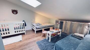 2 bedrooms, desk, iron/ironing board, WiFi