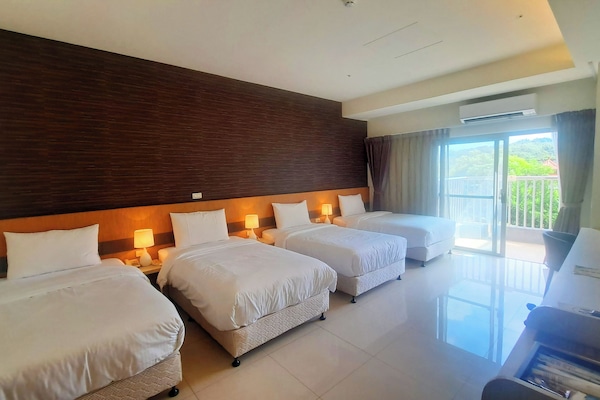 Habitació quàdruple bàsica | Escriptori i wifi gratuïta