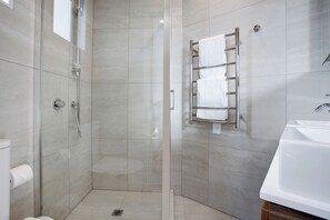 Townhome | Bathroom | Shower, hair dryer, towels, soap