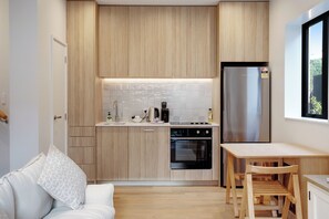 Refrigerador, microondas, horno, placa de cocina
