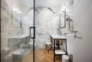 Bathroom - Colonna Inn (Rome)
