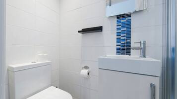 Apartamento | Banheiro | Produtos de toalete grátis, secador de cabelo, toalhas de banho