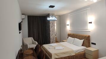 Iron/ironing board, WiFi, bed sheets