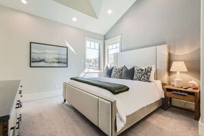 4 bedrooms, desk, iron/ironing board, travel crib - Ski-In Ski Out Luxury Retreat, Hot Tub & Fireplace in Park City's Gold Coast, Wa (Park City)