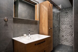 Appartement Duplex Ville, 2 chambres, vue ville | Salle de bain
