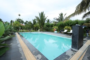 Outdoor pool - Abhishta Agri Farm Stay (Kunigal)