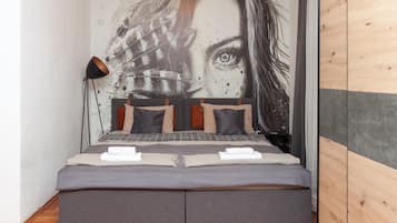 Urban Room 5 | 1 bedroom, desk, laptop workspace, soundproofing