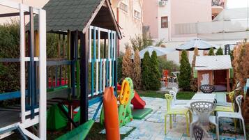 Area giochi per bambini (all'aperto)