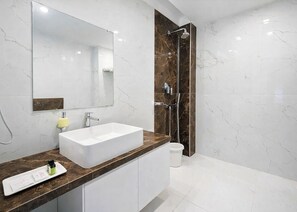 Bathroom - The Sea View Suites - Sea front, Pool & Breakfast (Puri)