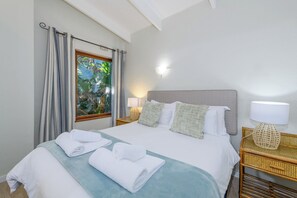 經典別墅, 庭院, 花園景觀 | 3 間臥室、熨斗/熨衣板、免費無線上網、床單