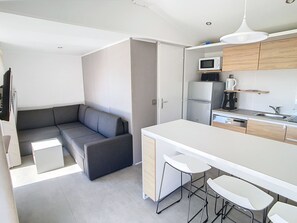 TV, mesa de pingue-pongue