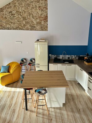 Fridge, microwave, oven, stovetop